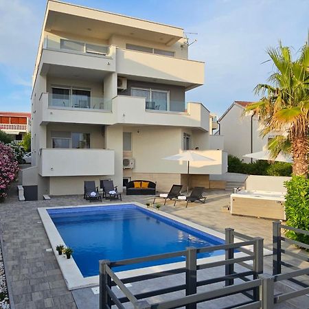 Apartments Pool Villa Aldura Новалья Экстерьер фото