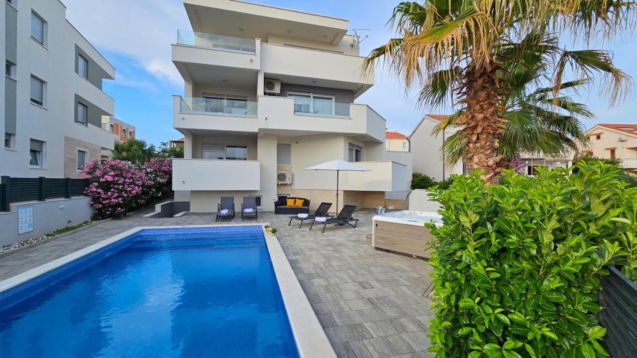 Apartments Pool Villa Aldura Новалья Экстерьер фото