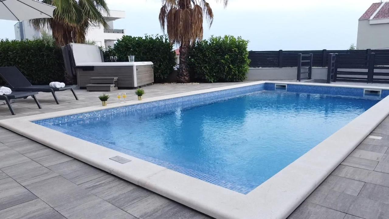 Apartments Pool Villa Aldura Новалья Экстерьер фото